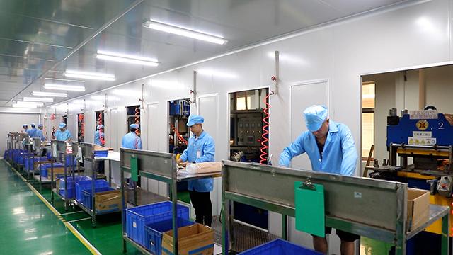 What is the Difference between Injection Molding and Compression Molding